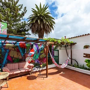 https://patio-hostel.adeje-hotels.com